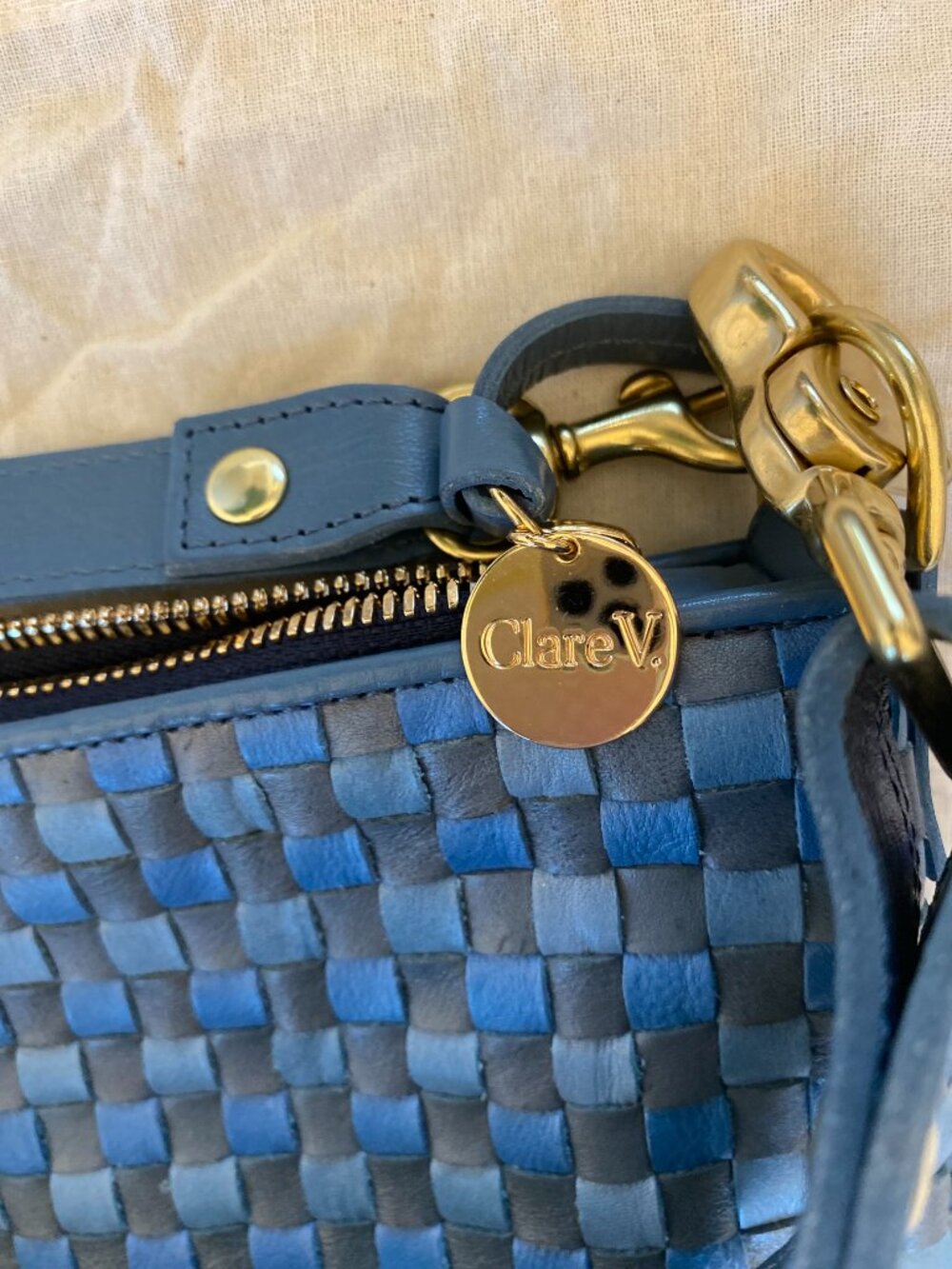 Clare V Moyen Messenger - Picture 3 of 5